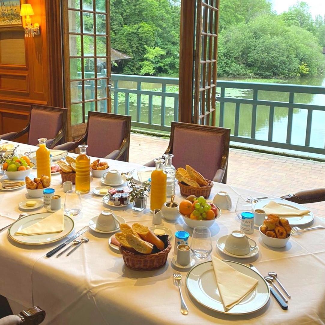 Le Moulin De Connelles Hotel Exterior photo